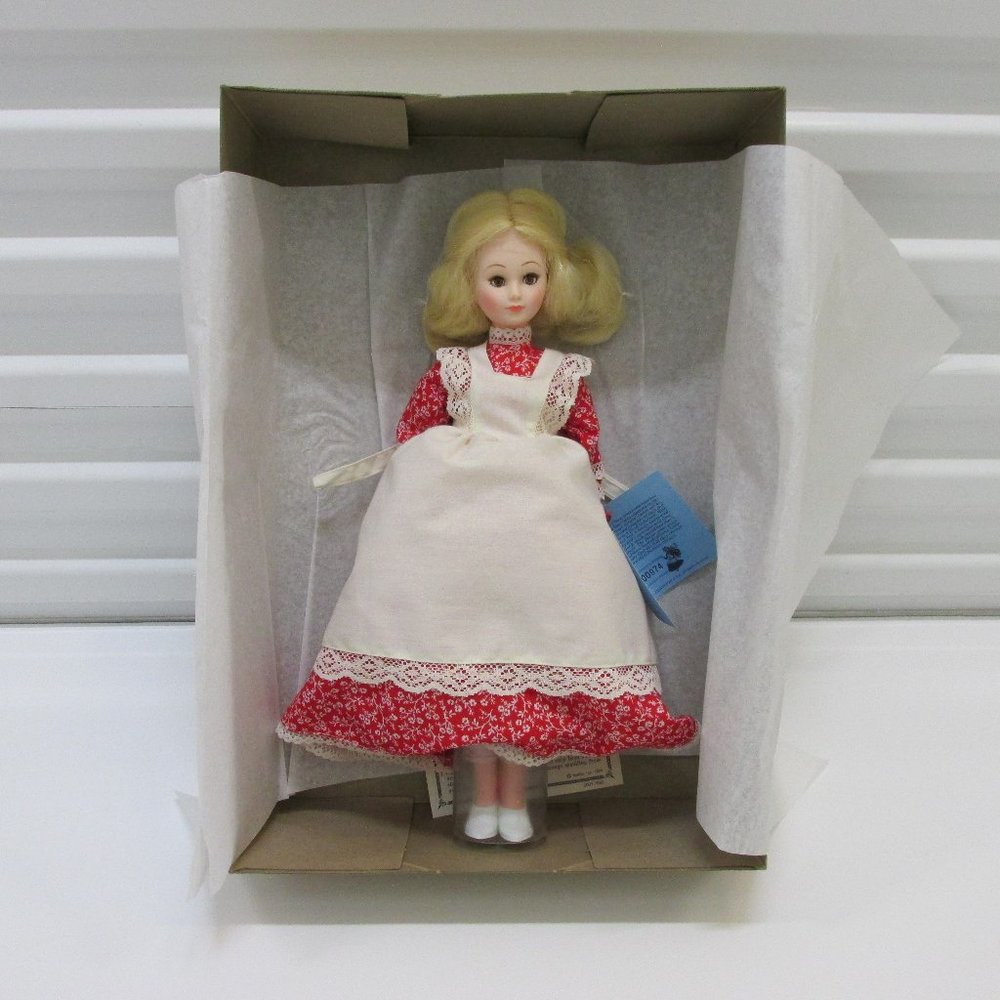 Mattel Classic Beauty Collection Cecilia Red Dress #2214A Doll